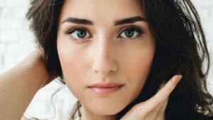 Natural Ways to Enhance the Beauty of Your Eyes